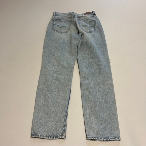 American Eagle light wash distressed mom jean denim 0 - Picture 8 of 8